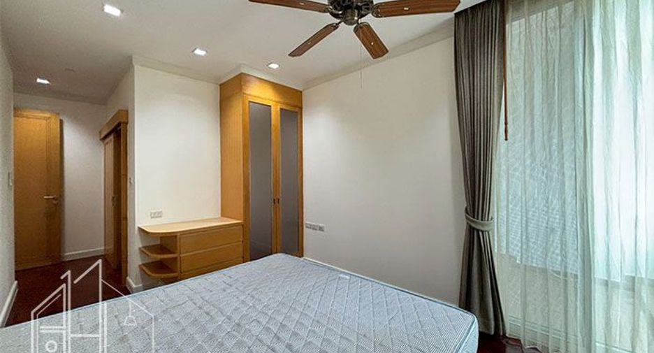 For rent 3 bedrooms condo in Khlong Toei, Bangkok