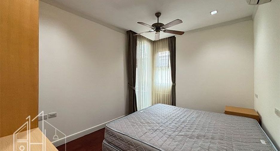 For rent 3 bedrooms condo in Khlong Toei, Bangkok