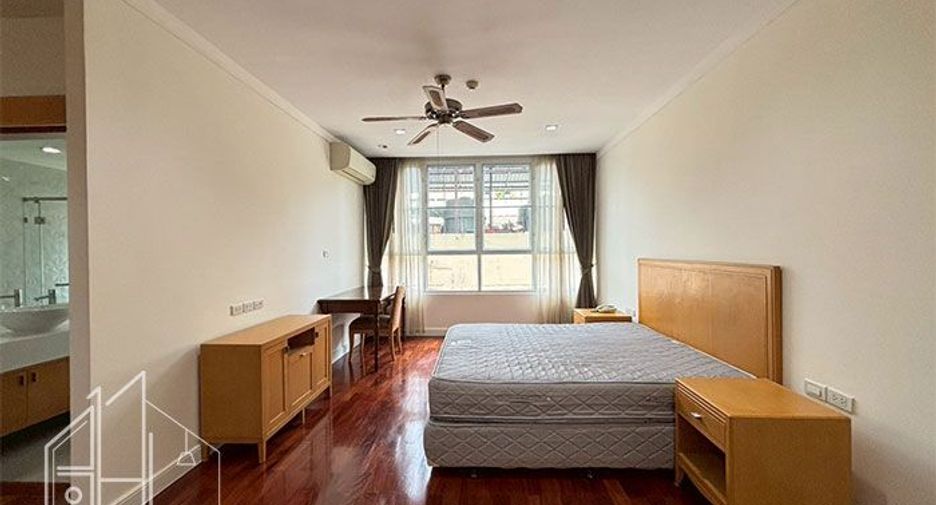 For rent 3 bedrooms condo in Khlong Toei, Bangkok