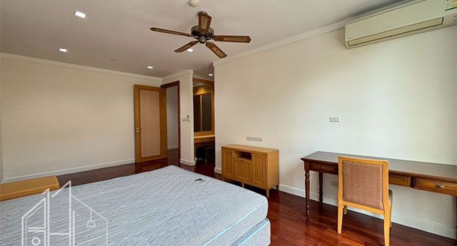 For rent 3 bedrooms condo in Khlong Toei, Bangkok