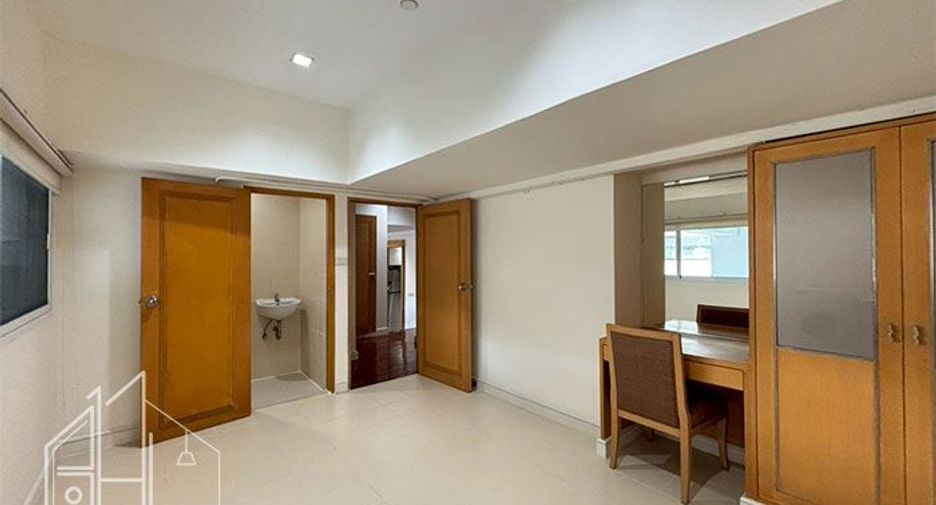 For rent 3 bedrooms condo in Khlong Toei, Bangkok