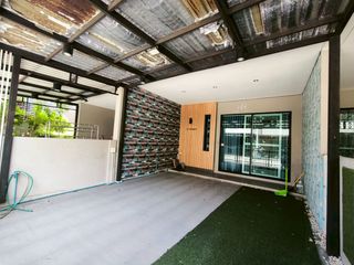 For rent and for sale 4 bedrooms townhouse in Phra Pradaeng, Samut Prakan