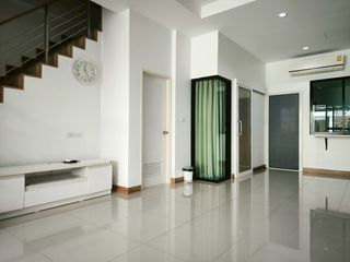 For rent and for sale 4 bedrooms townhouse in Phra Pradaeng, Samut Prakan
