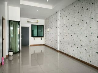 For rent and for sale 4 bedrooms townhouse in Phra Pradaeng, Samut Prakan
