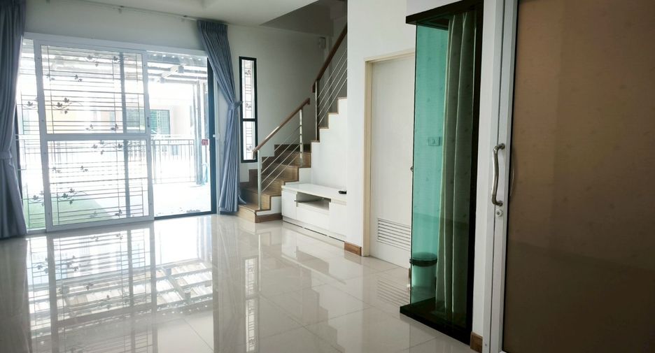 For rent and for sale 4 bedrooms townhouse in Phra Pradaeng, Samut Prakan