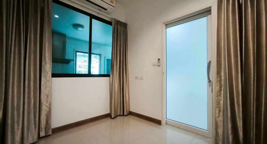 For rent and for sale 4 bedrooms townhouse in Phra Pradaeng, Samut Prakan