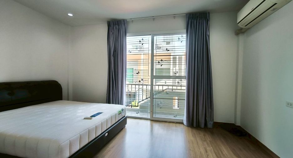 For rent and for sale 4 bedrooms townhouse in Phra Pradaeng, Samut Prakan