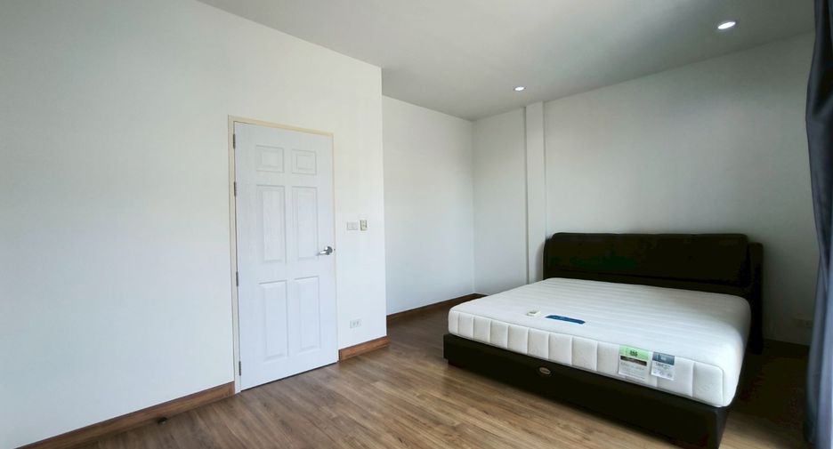For rent and for sale 4 bedrooms townhouse in Phra Pradaeng, Samut Prakan