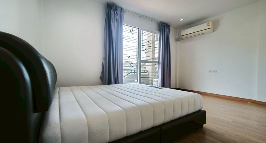 For rent and for sale 4 bedrooms townhouse in Phra Pradaeng, Samut Prakan