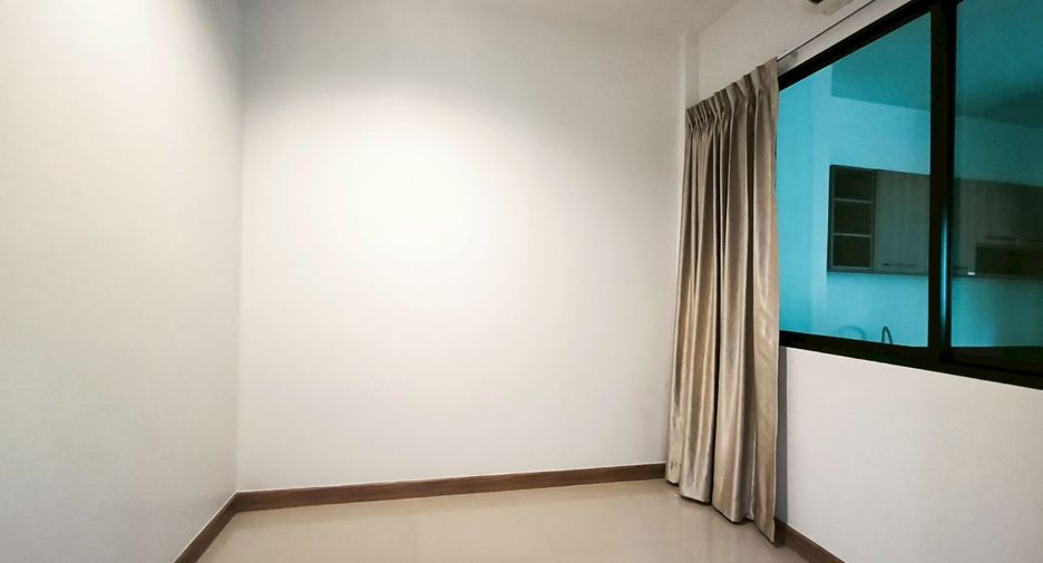 For rent and for sale 4 bedrooms townhouse in Phra Pradaeng, Samut Prakan