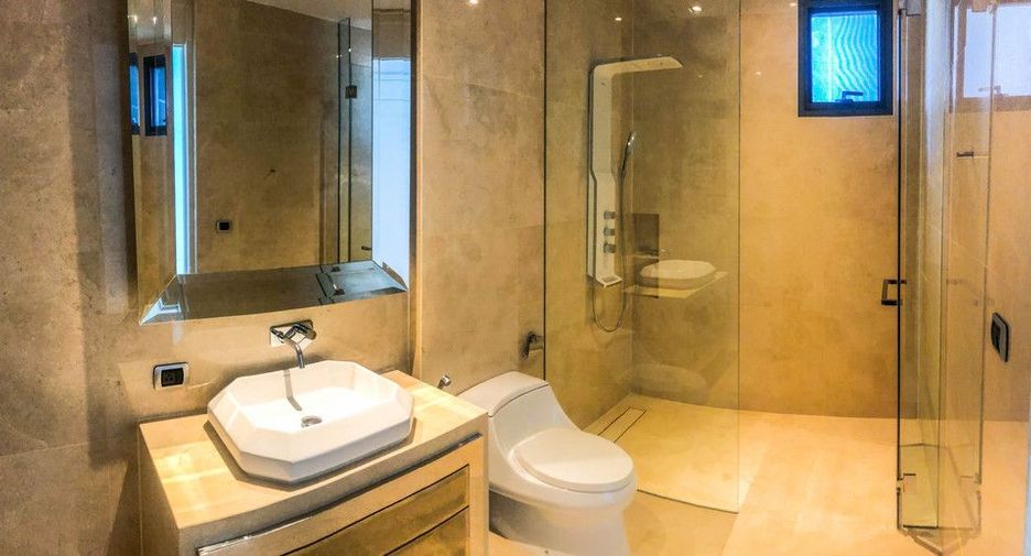 For rent 2 bedrooms apartment in Khlong Toei, Bangkok