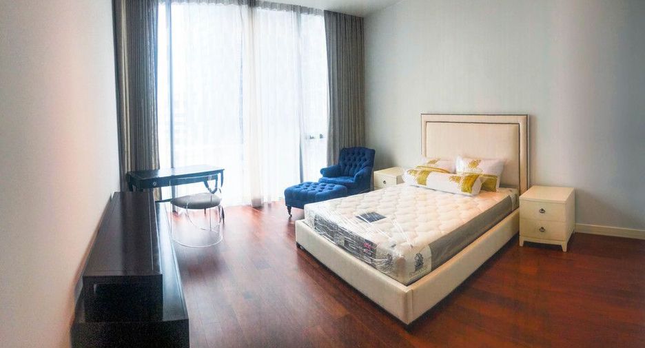 For rent 2 bedrooms apartment in Khlong Toei, Bangkok