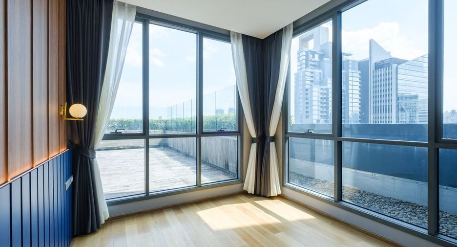 For rent 3 bedrooms apartment in Khlong Toei, Bangkok