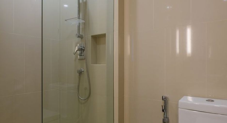 For rent 3 bedrooms apartment in Khlong Toei, Bangkok