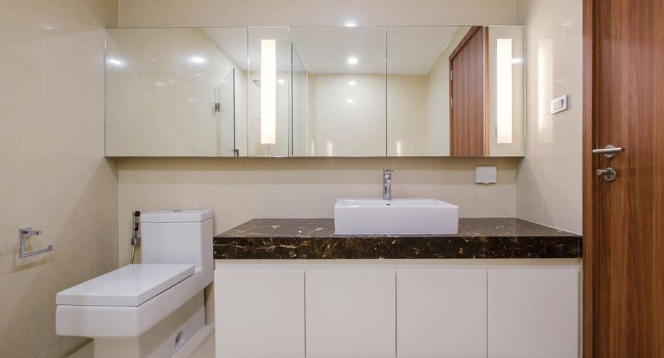 For rent 3 bedrooms apartment in Khlong Toei, Bangkok