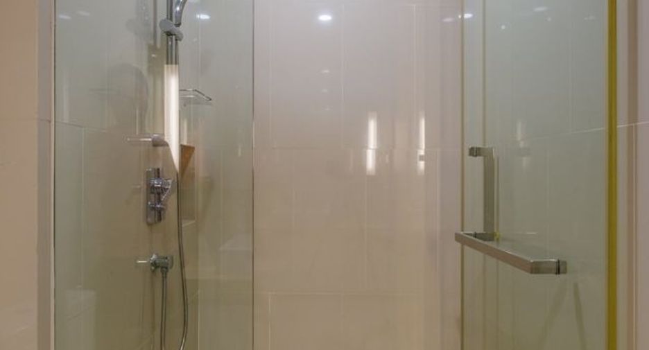 For rent 3 bedrooms apartment in Khlong Toei, Bangkok