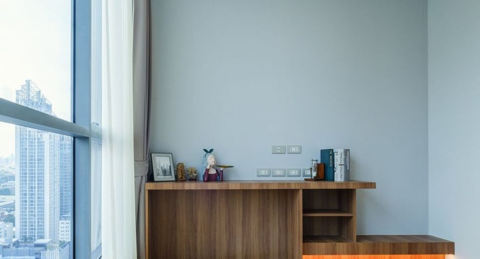For rent 3 bedrooms apartment in Khlong Toei, Bangkok