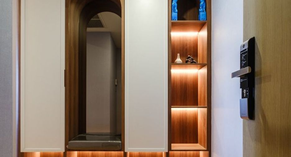 For rent 3 bedrooms apartment in Khlong Toei, Bangkok