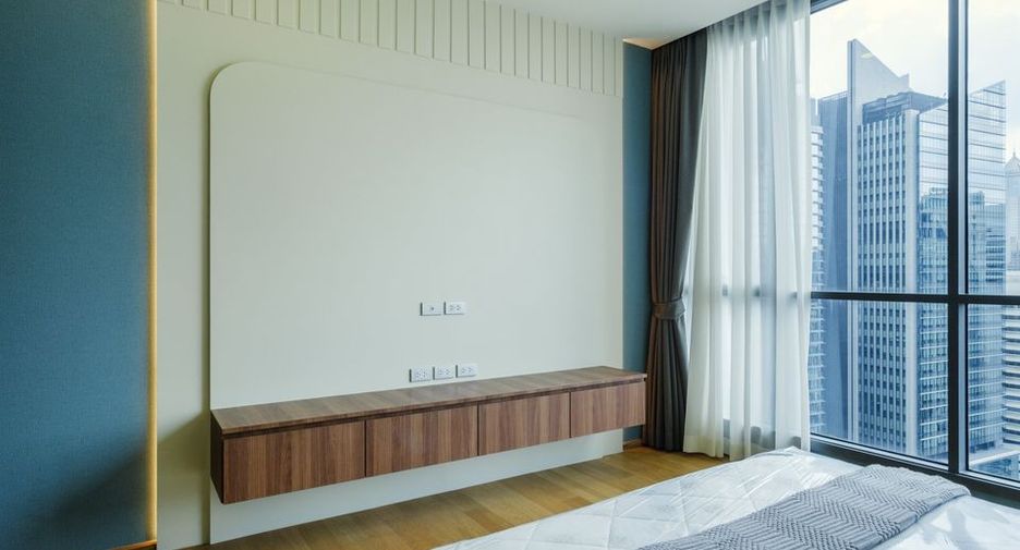 For rent 3 bedrooms apartment in Khlong Toei, Bangkok