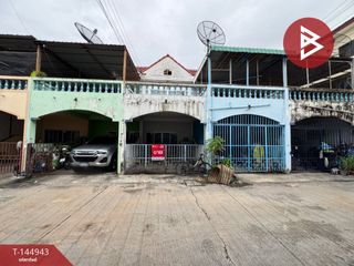 À vendre 4 chambres maison de ville à Mueang Chon Buri, Chonburi