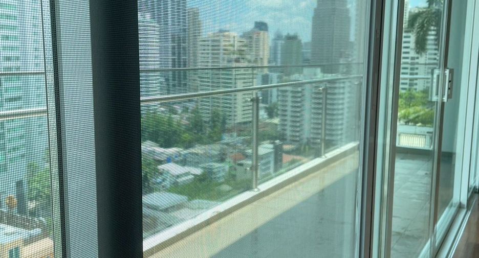 For rent 3 bedrooms apartment in Khlong Toei, Bangkok