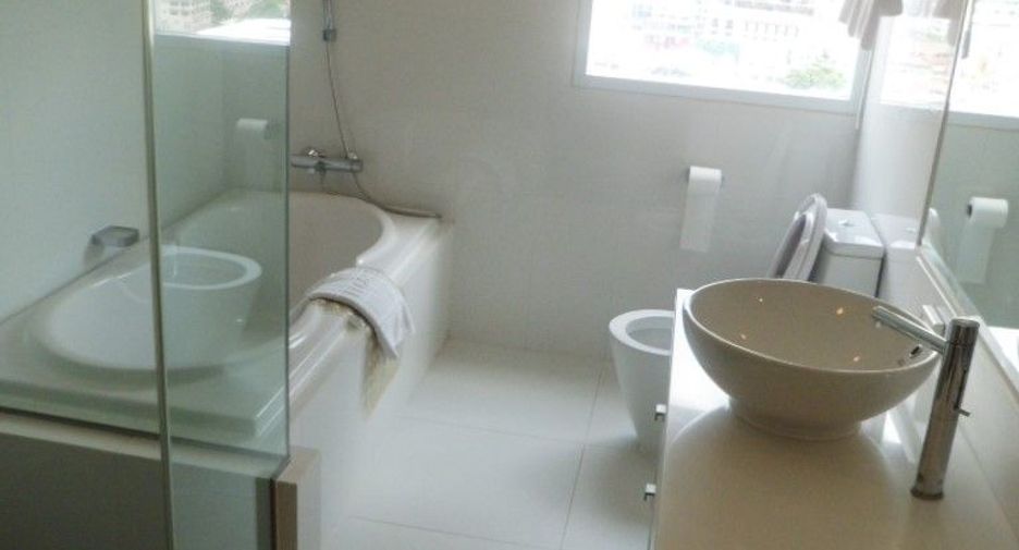 For rent 3 bedrooms apartment in Khlong Toei, Bangkok