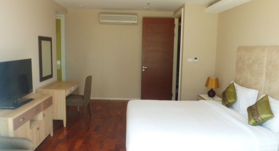 For rent 3 bedrooms apartment in Khlong Toei, Bangkok