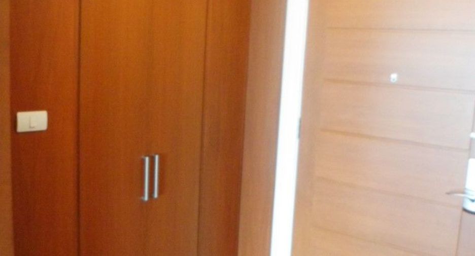 For rent 3 bedrooms apartment in Khlong Toei, Bangkok