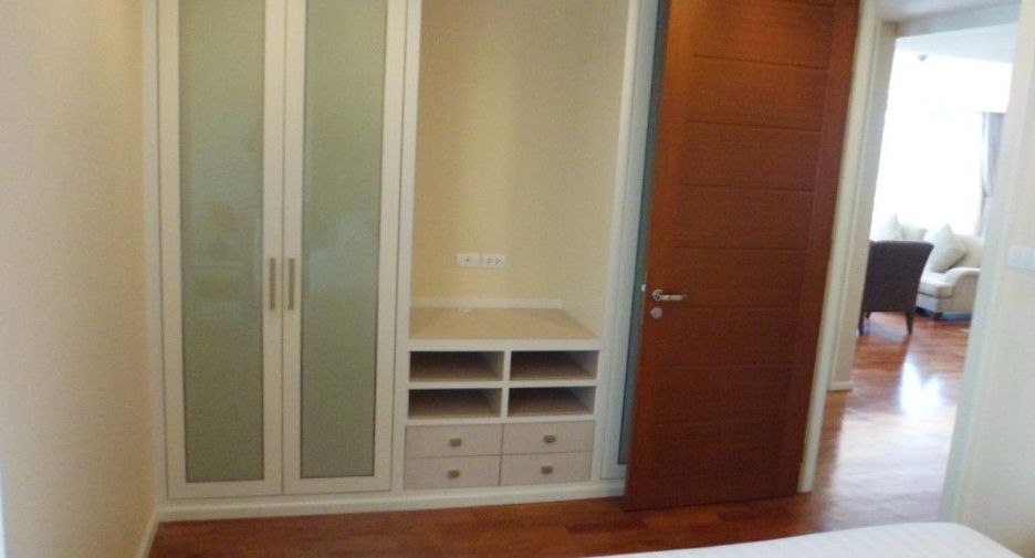For rent 3 bedrooms apartment in Khlong Toei, Bangkok