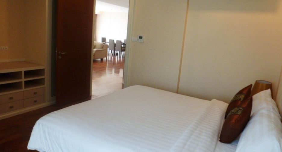 For rent 3 bedrooms apartment in Khlong Toei, Bangkok