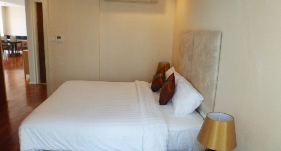 For rent 3 bedrooms apartment in Khlong Toei, Bangkok