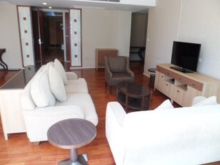 For rent 3 bedrooms apartment in Khlong Toei, Bangkok
