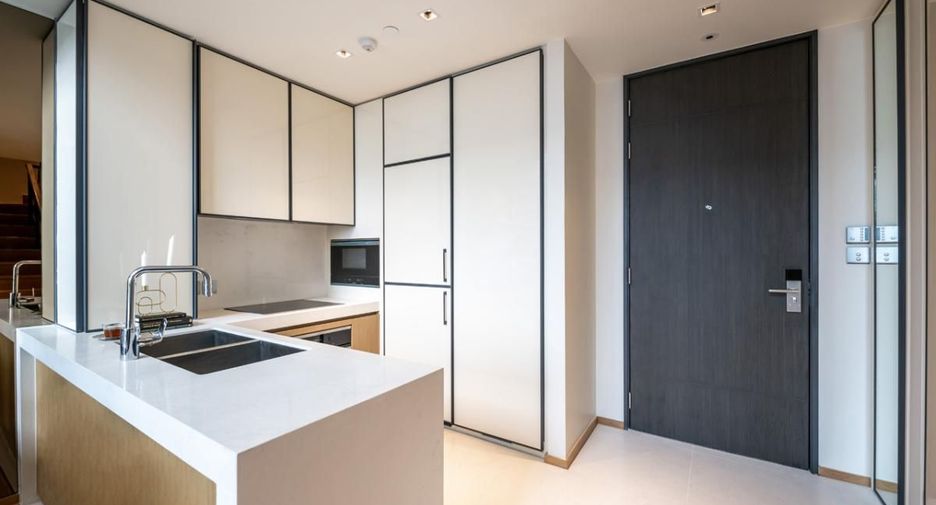 For rent 2 bedrooms apartment in Khlong Toei, Bangkok
