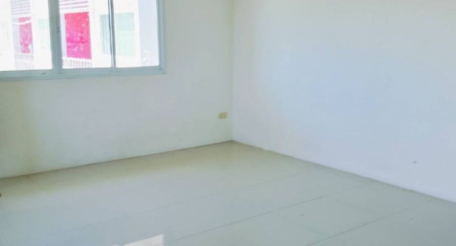For sale 3 bedrooms retail Space in Mueang Surin, Surin