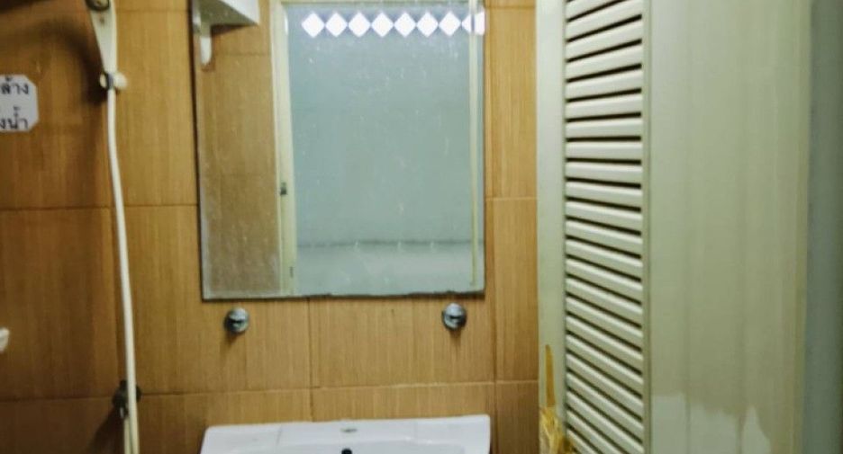 For sale 3 bedrooms retail Space in Mueang Surin, Surin