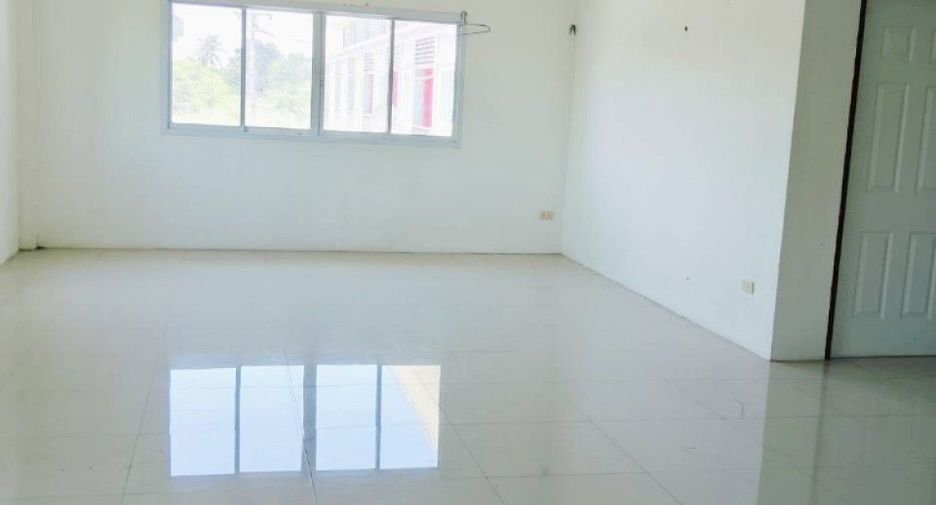 For sale 3 bedrooms retail Space in Mueang Surin, Surin