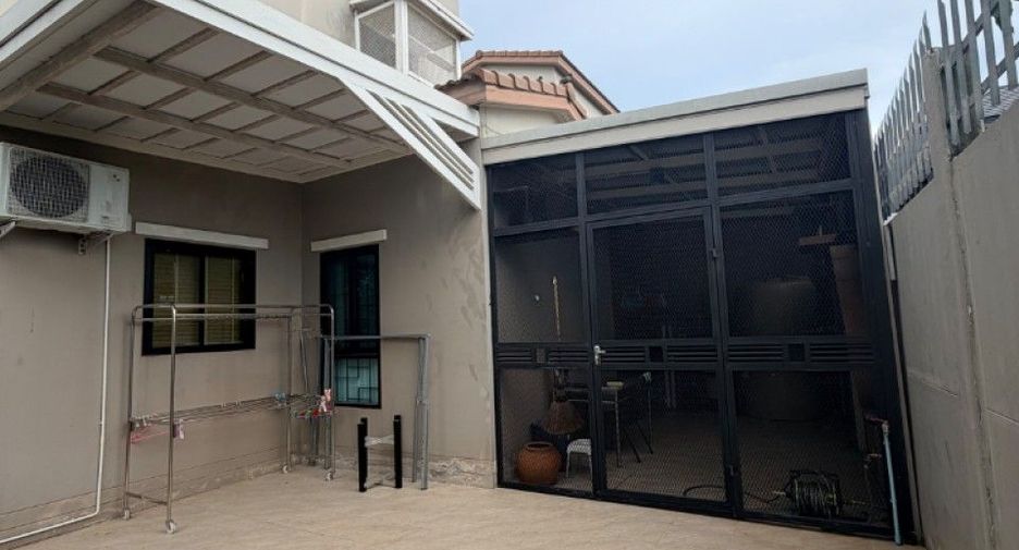 For sale スタジオ townhouse in Mueang Chon Buri, Chonburi