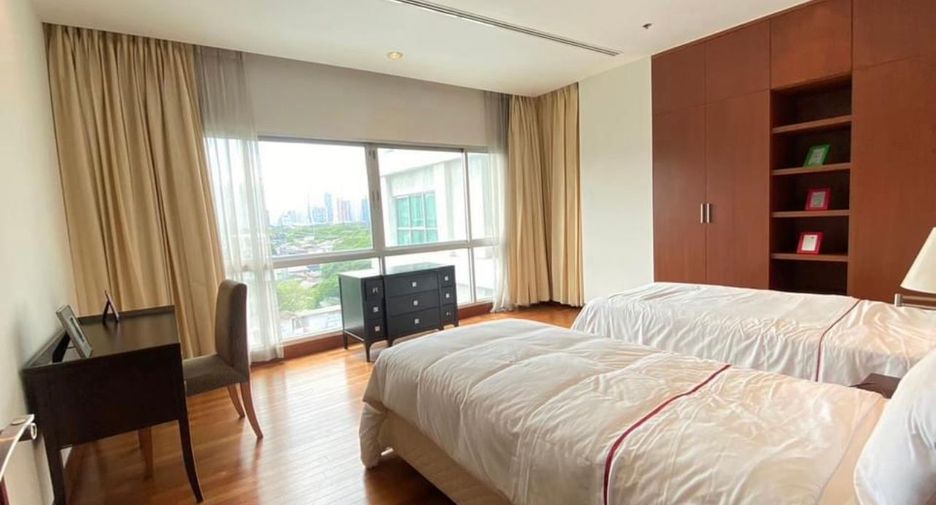 For rent 3 bedrooms apartment in Pathum Wan, Bangkok