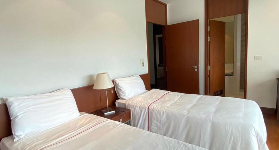 For rent 3 bedrooms apartment in Pathum Wan, Bangkok