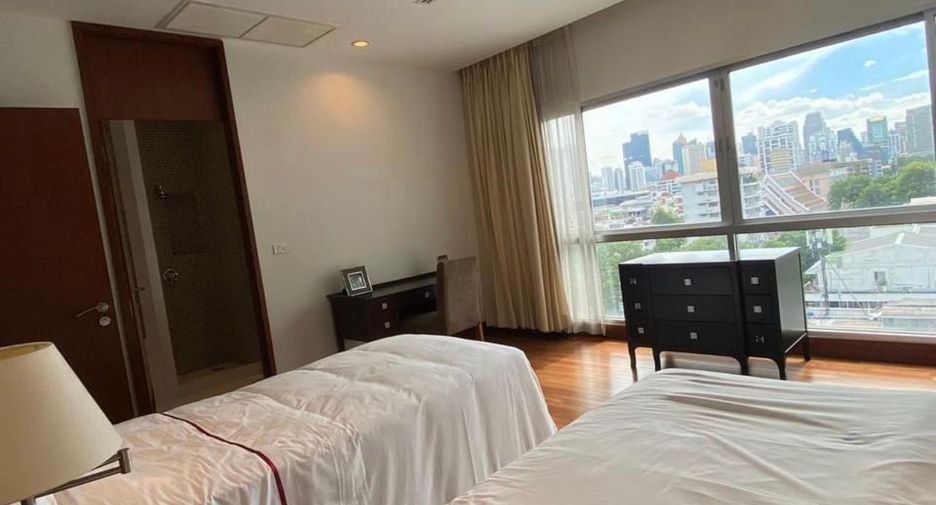 For rent 3 bedrooms apartment in Pathum Wan, Bangkok