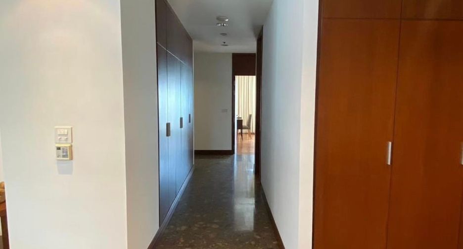 For rent 3 bedrooms apartment in Pathum Wan, Bangkok