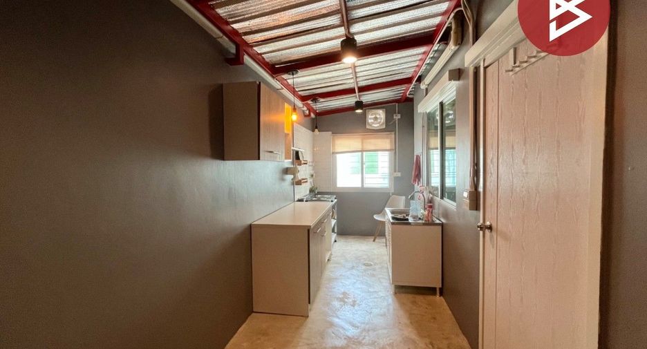 Casa adosada en venta de 3 habitaciones en Si Racha, Chonburi