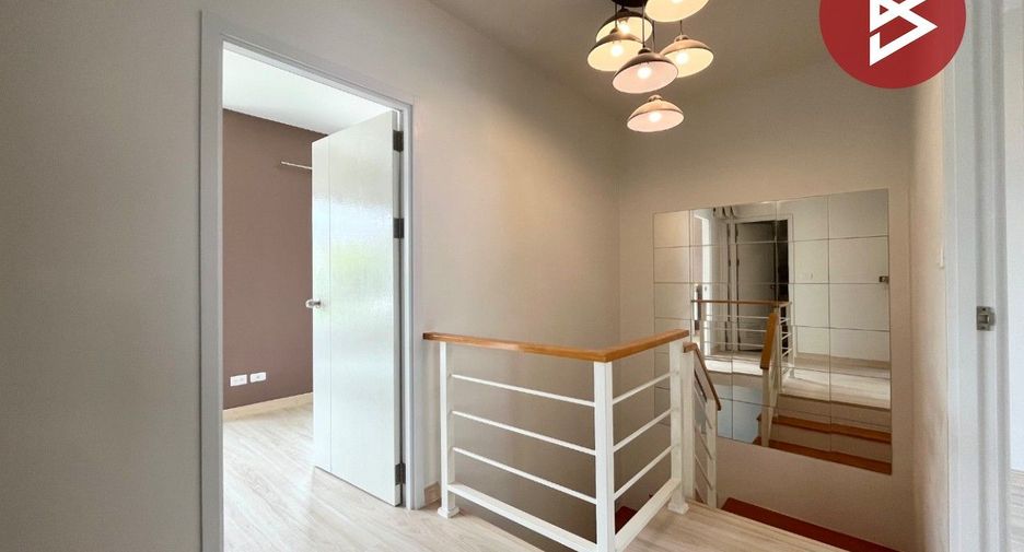 Casa adosada en venta de 3 habitaciones en Si Racha, Chonburi