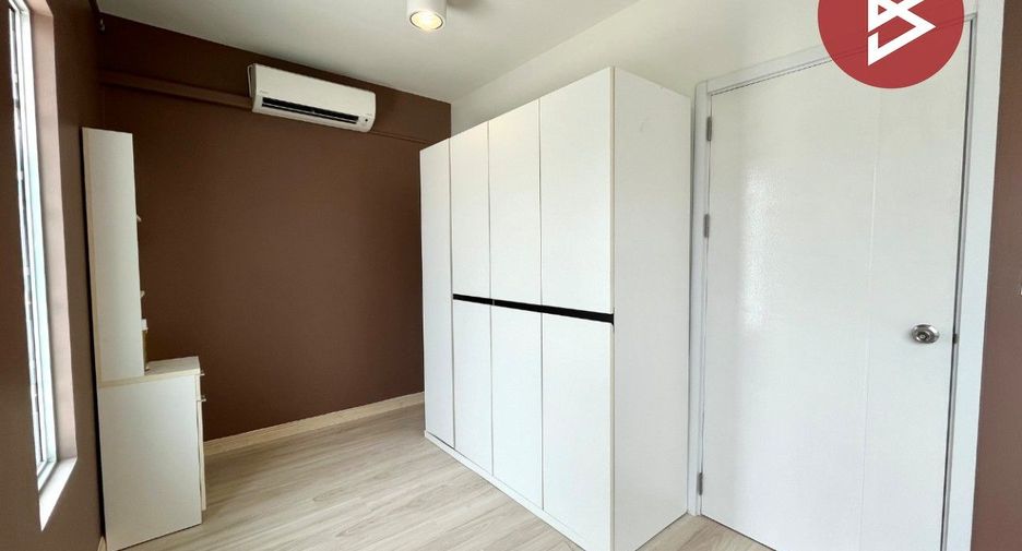Casa adosada en venta de 3 habitaciones en Si Racha, Chonburi