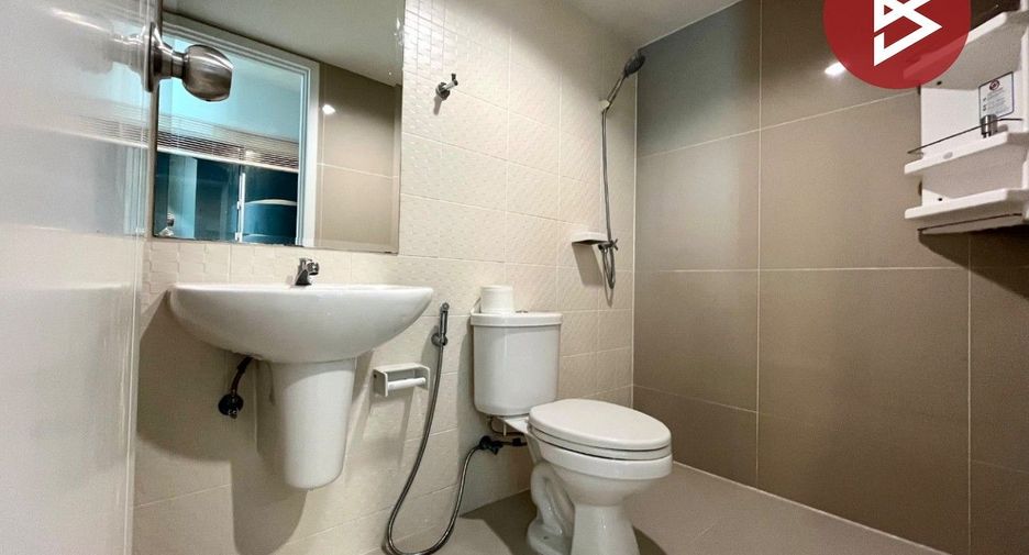 Casa adosada en venta de 3 habitaciones en Si Racha, Chonburi