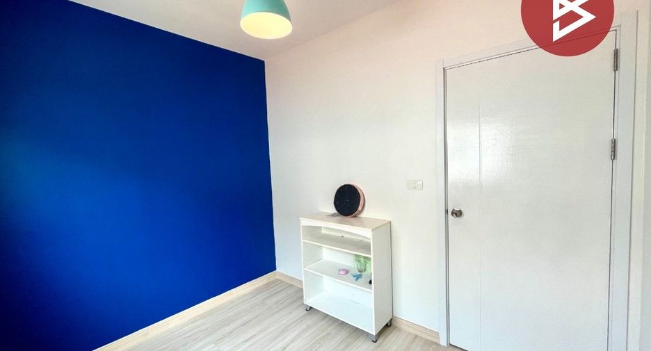 Casa adosada en venta de 3 habitaciones en Si Racha, Chonburi