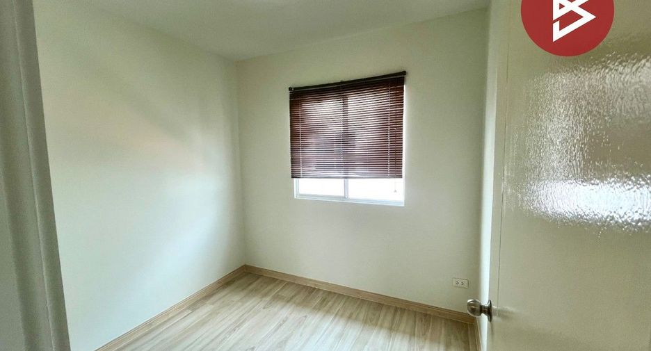 Casa adosada en venta de 3 habitaciones en Si Racha, Chonburi