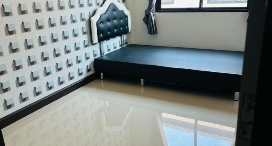 Casa adosada en venta de 3 habitaciones en Phan Thong, Chonburi