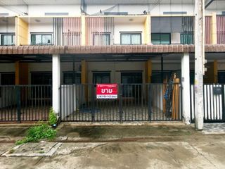 Casa adosada en venta de 3 habitaciones en Phan Thong, Chonburi