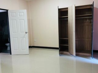 Casa adosada en venta de 3 habitaciones en Phan Thong, Chonburi
